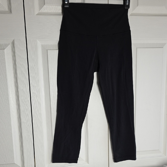 lululemon athletica Pants - Lululemon Athletica Black Cropped Leggings Size 6